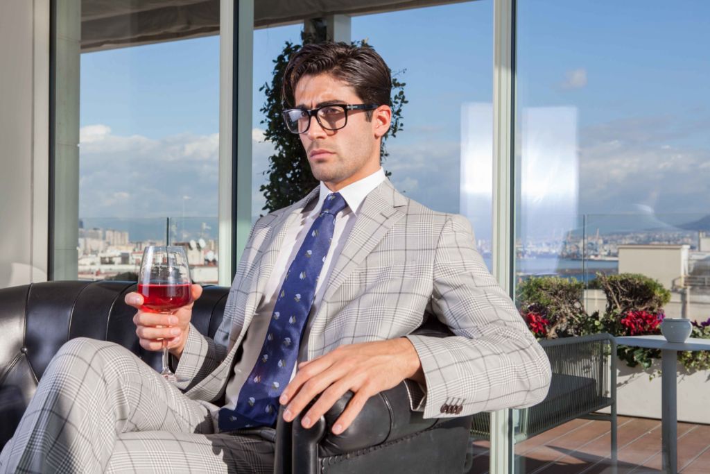 Lapel type guide Jaxson Maximus guy wearing a suit