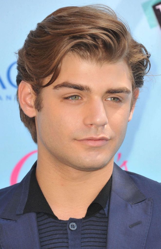 best hairstyles for men with thin hair TEXTURED SIDE PART